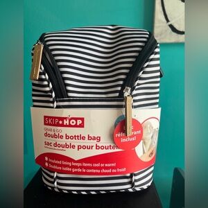New With Tags Skip Hop Grab and Go Double Bottle Bag Black and white straps